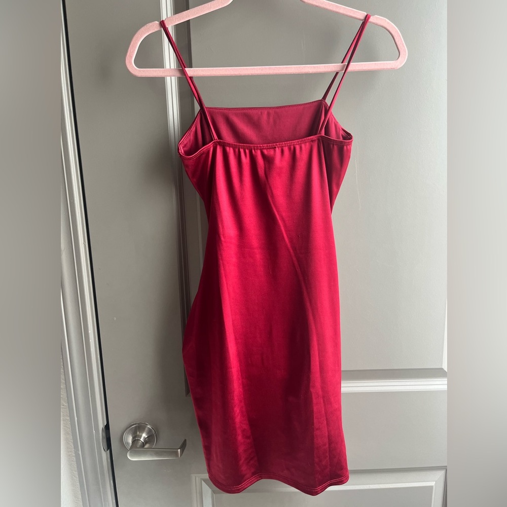 RED WINDSOR DRESS - Picture 2 of 3